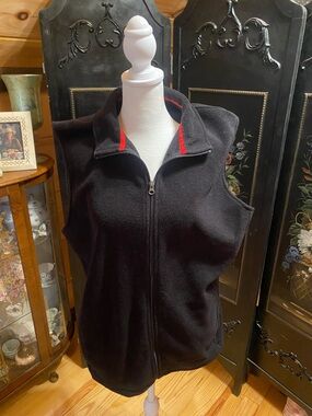 Woolrich Black Vest with Red Accent